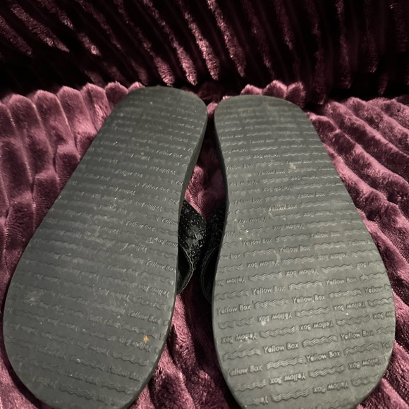 Yellow Box Black Sequin Sandals Size 6 - Picture 6 of 6